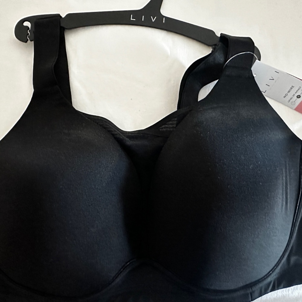 LIVI LANE BRYANT  wire free sports bra. NWT 40D